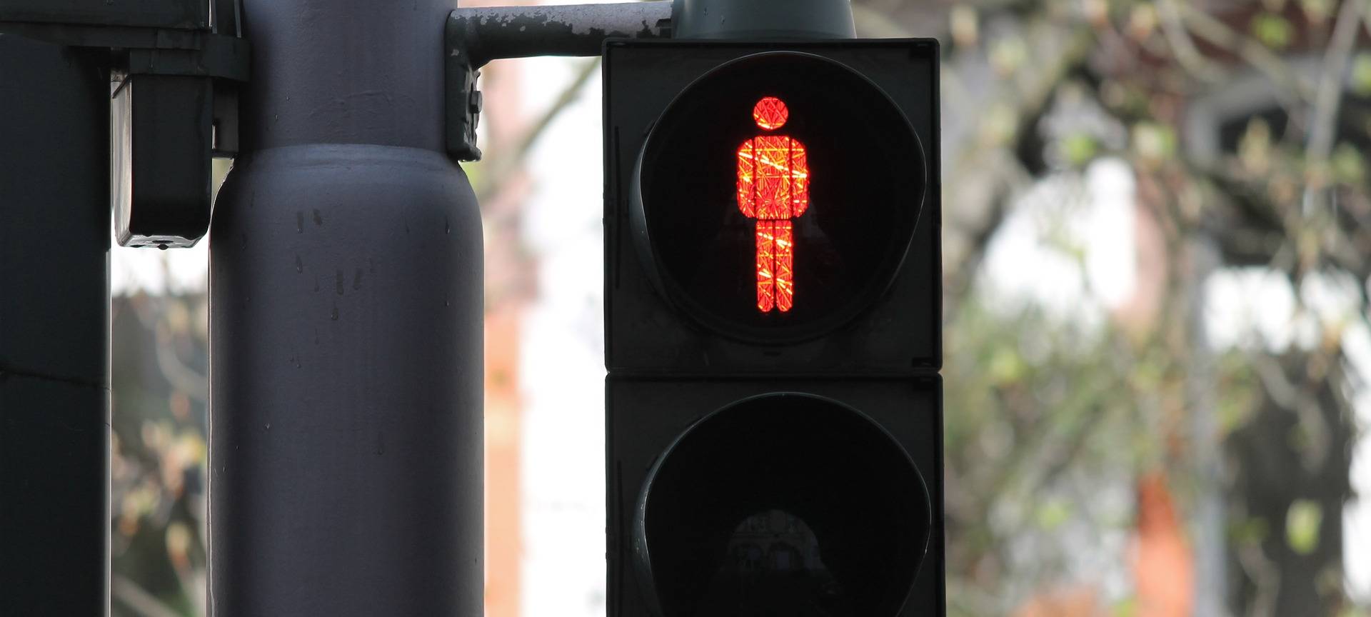 Neue Fußgängerampel am Einkaufszentrum Luisenglück