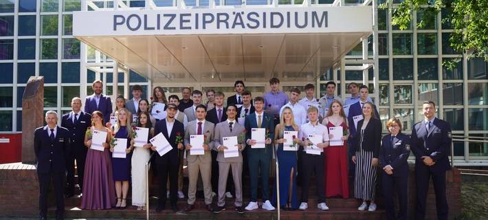 54 Absolventinnen und Absolventen erhielten ihr Abiturzeugnis