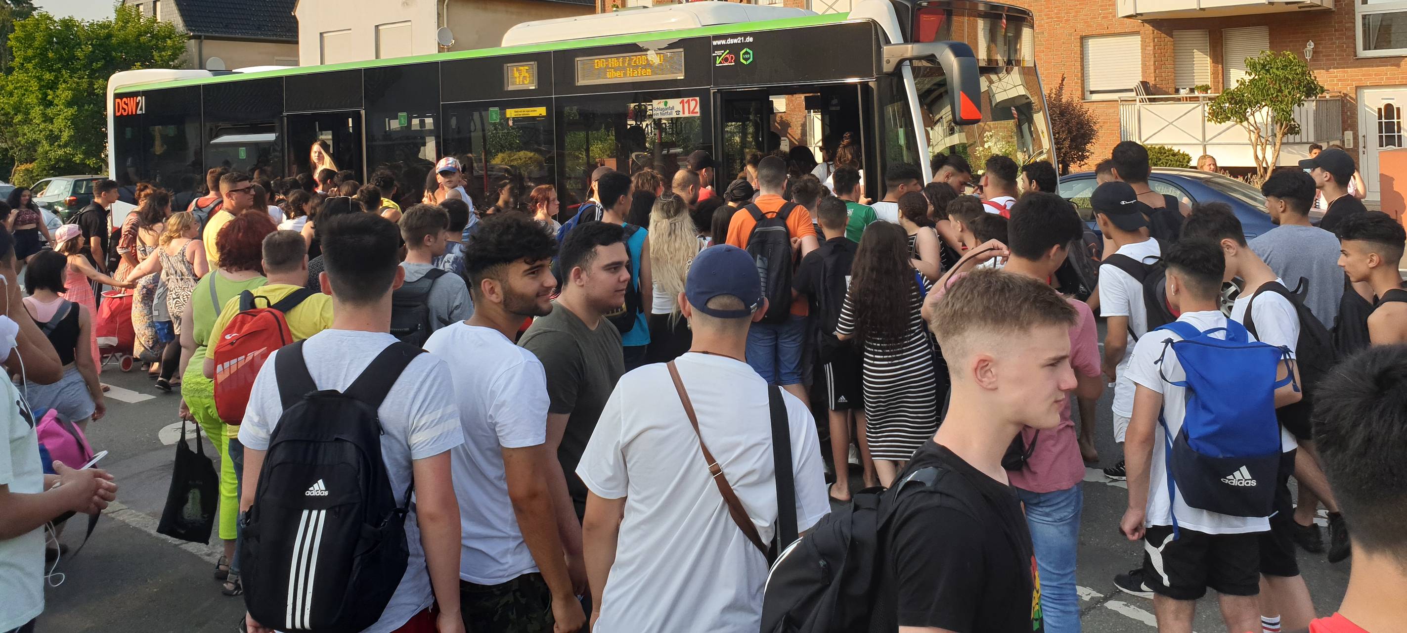 Zusätzlicher Parkplatz am Freibad Deusen