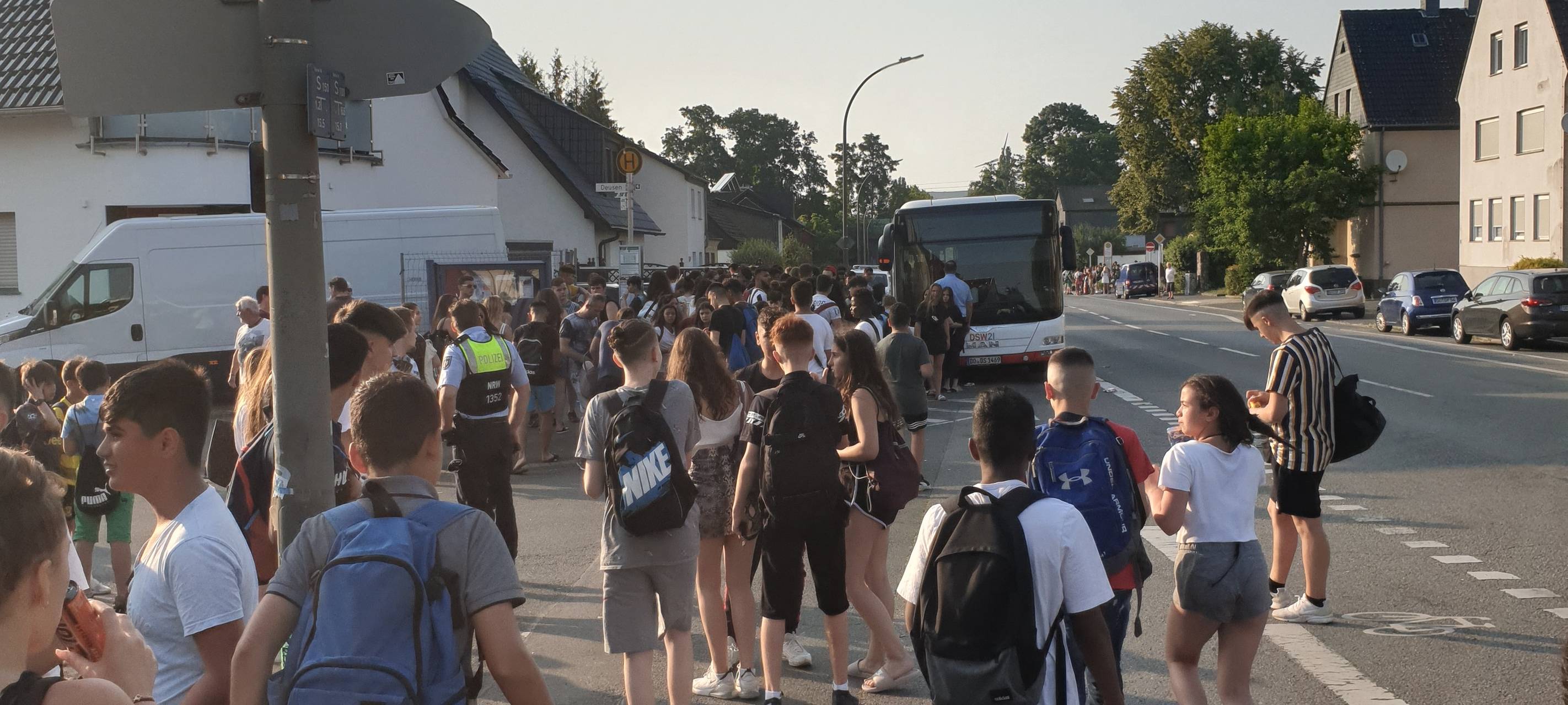 Verkehrschaos am Freibad Hardenberg