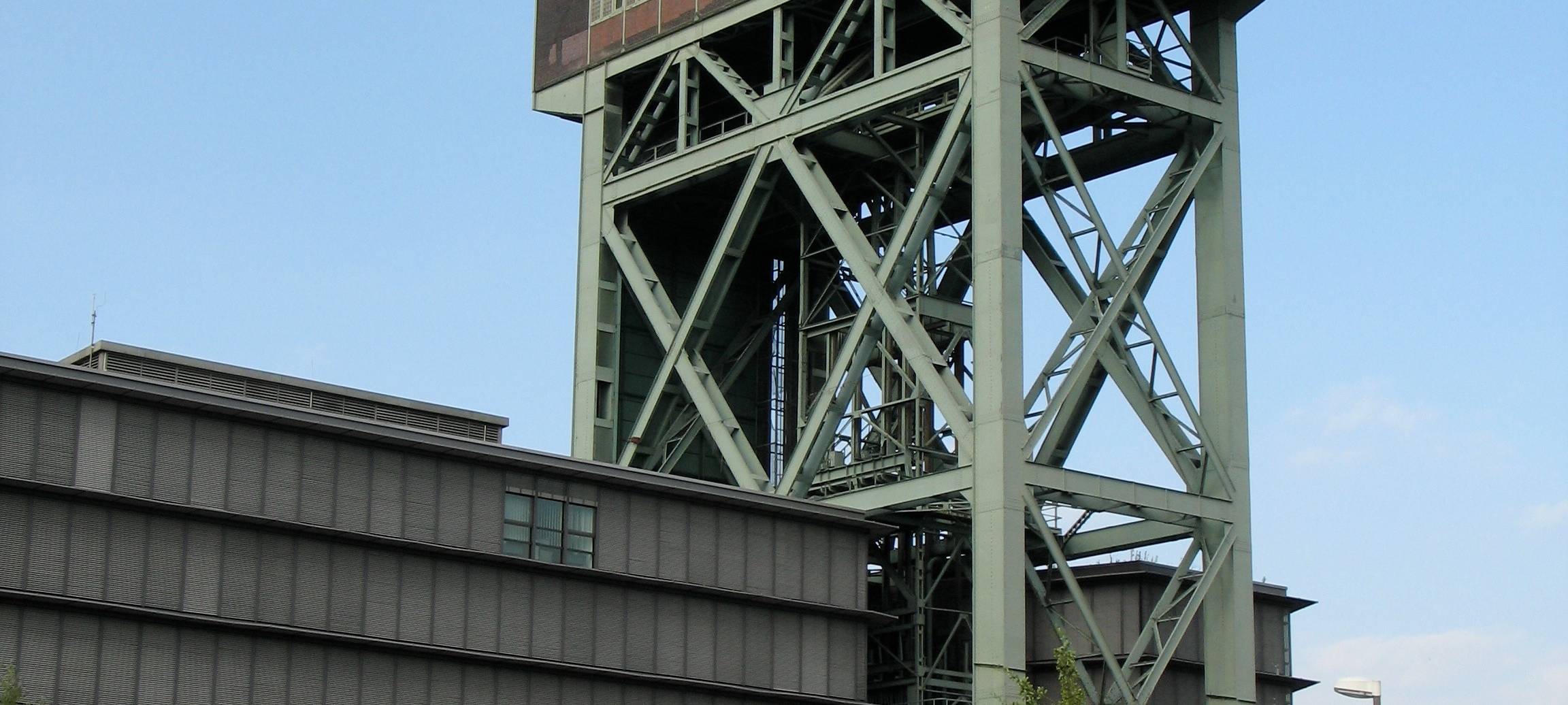 Teile von Zechenturm in Dortmund gefallen