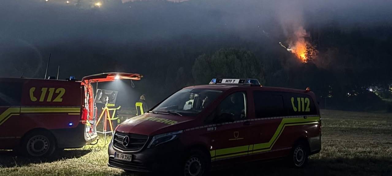 Waldbrand bekämpft: Dortmunder Feuerwehr im Sauerland