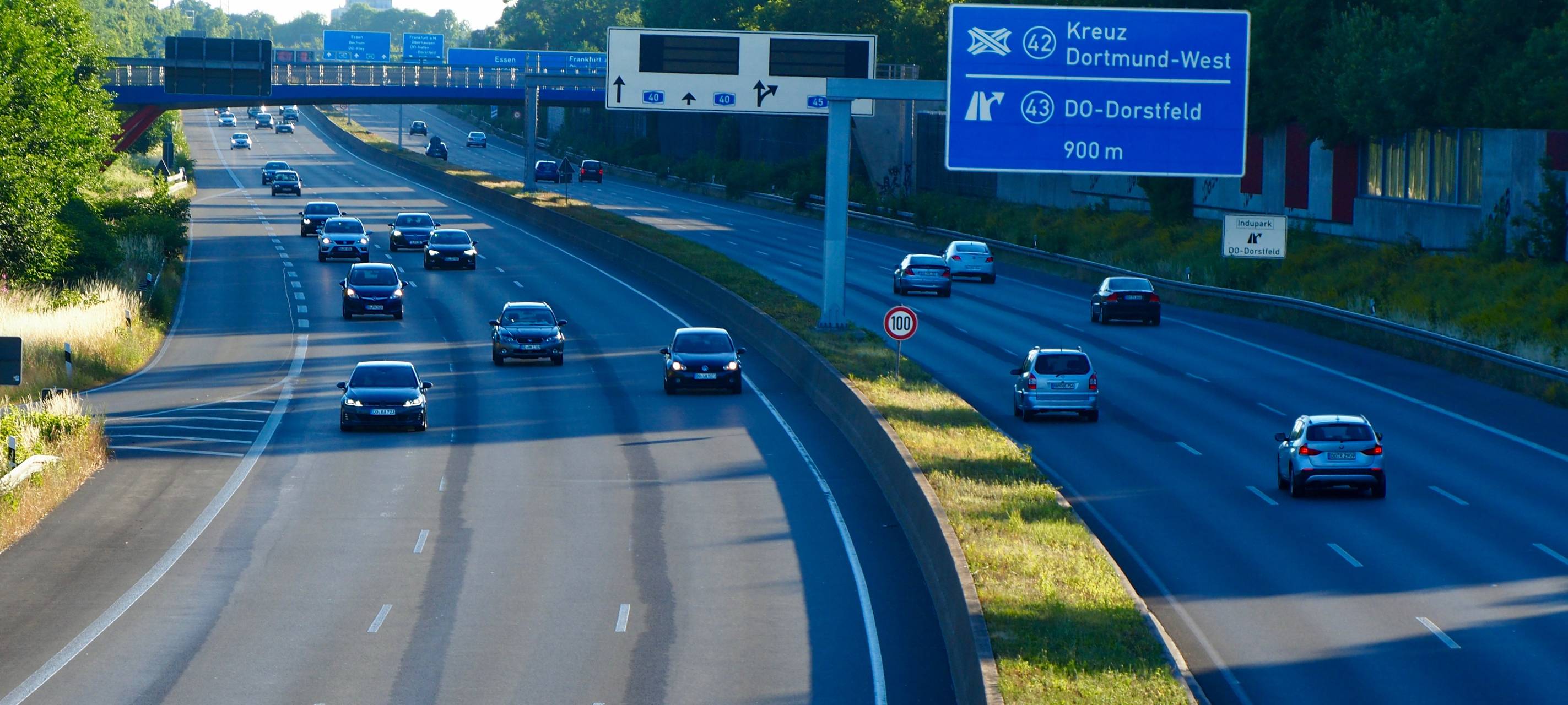 Steinwürfe auf die A45: Polizei Dortmund sucht Zeugen