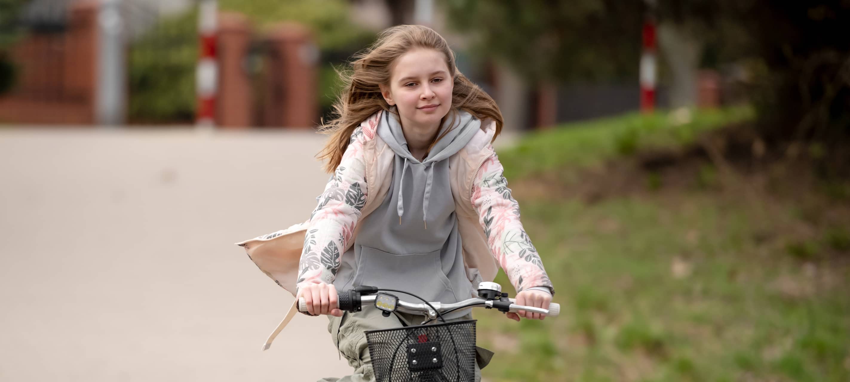 Symbolbild: Kind auf Fahrrad.