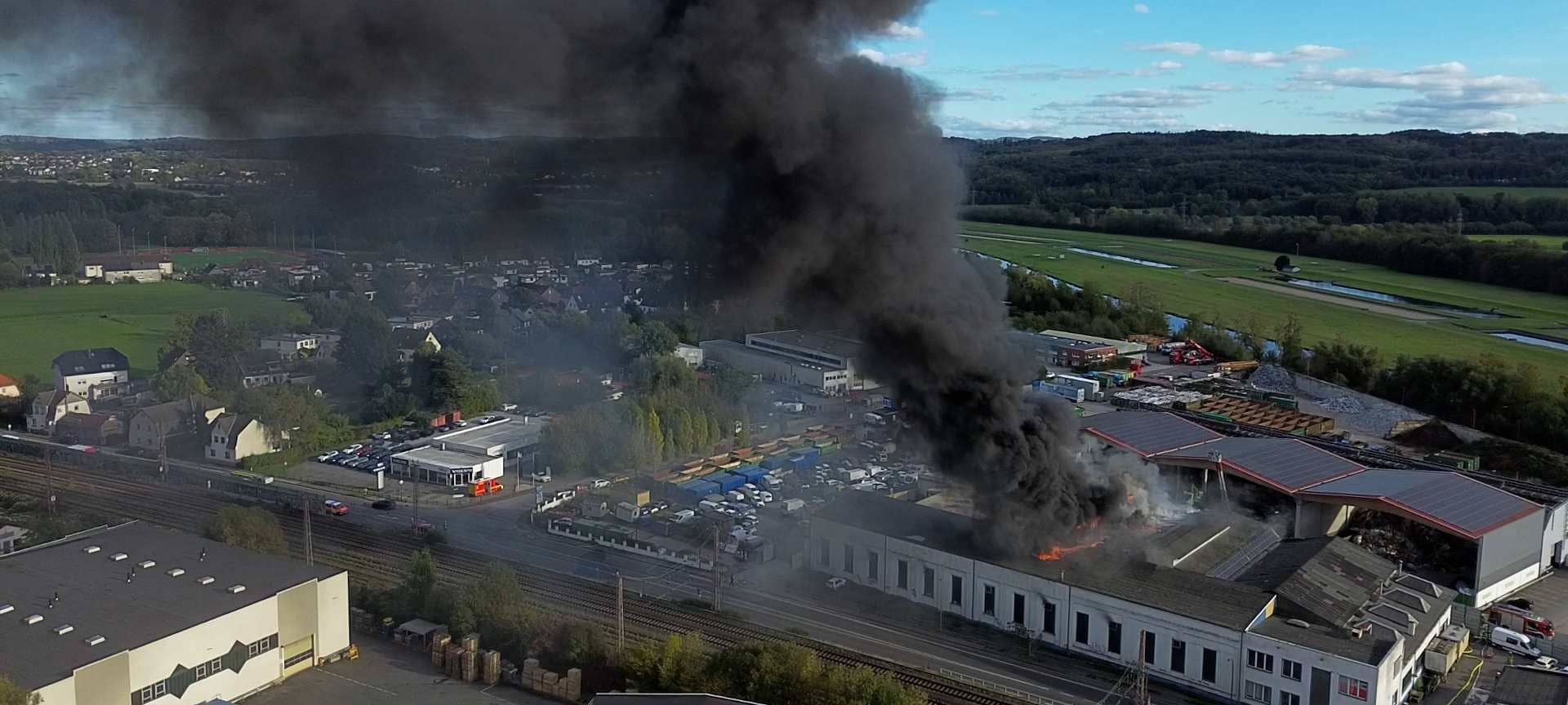 Rauchsäule über Dortmund: Großbrand in Schwerte