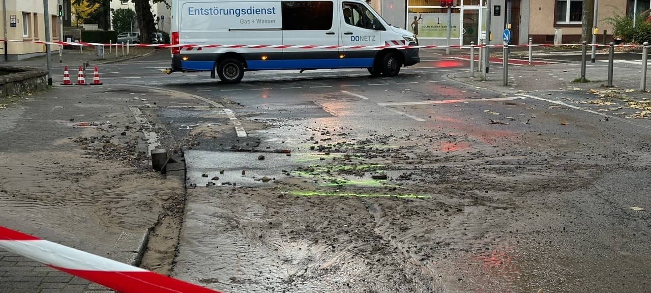 Wasserleitung in Dortmund in der Nacht gebrochen
