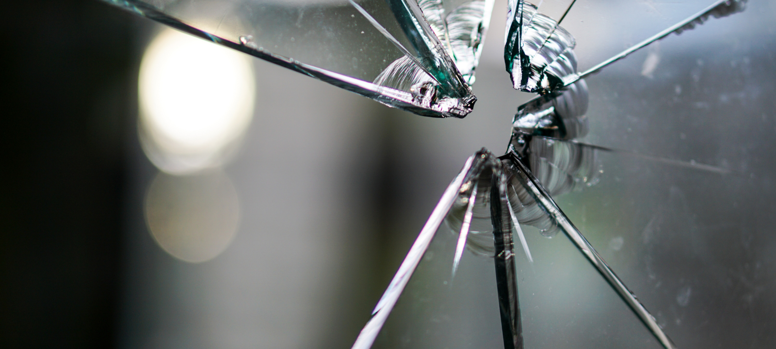 A2 Dortmund: Unbekannter wirft Stein auf fahrendes Auto