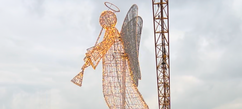 Dortmund: Weihnachtsbaum hat wieder seine Spitze