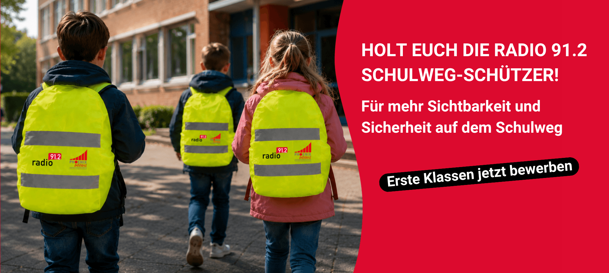 Wir schenken den Gewinnerklassen reflektierende Überzieher für ihre Tornister.