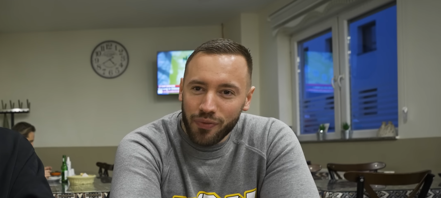 Steven Feldmann in einem Videos des Youtubers "beastkitchen".